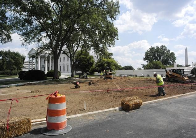 Click to enlarge Construction in front of the West Wing at the White House in Washington