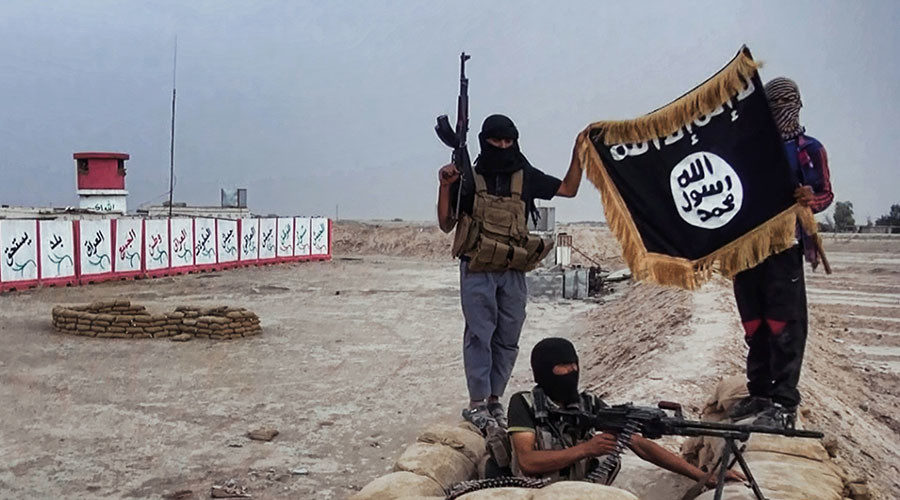 Armed jihadists with ISIS flag