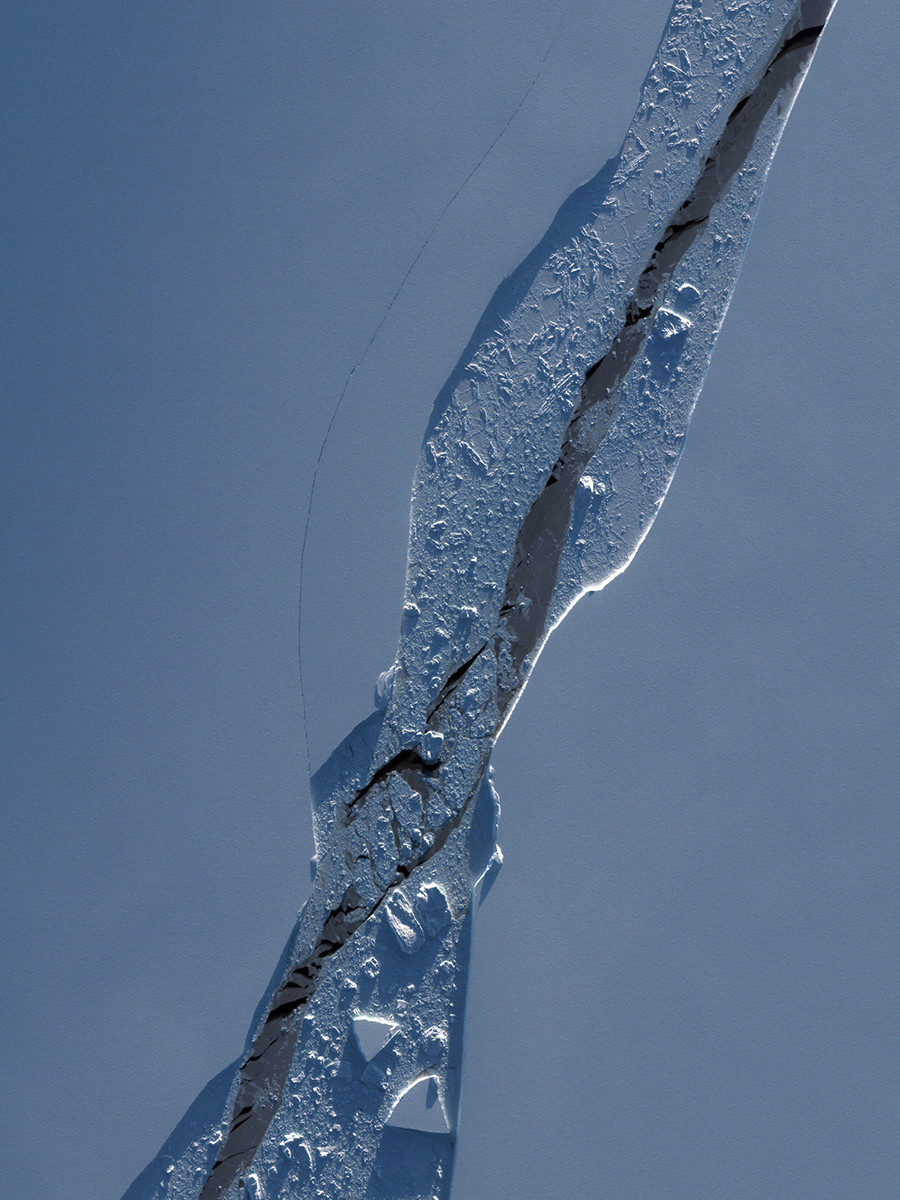Click to enlarge Larsen C shelf in Antarctica