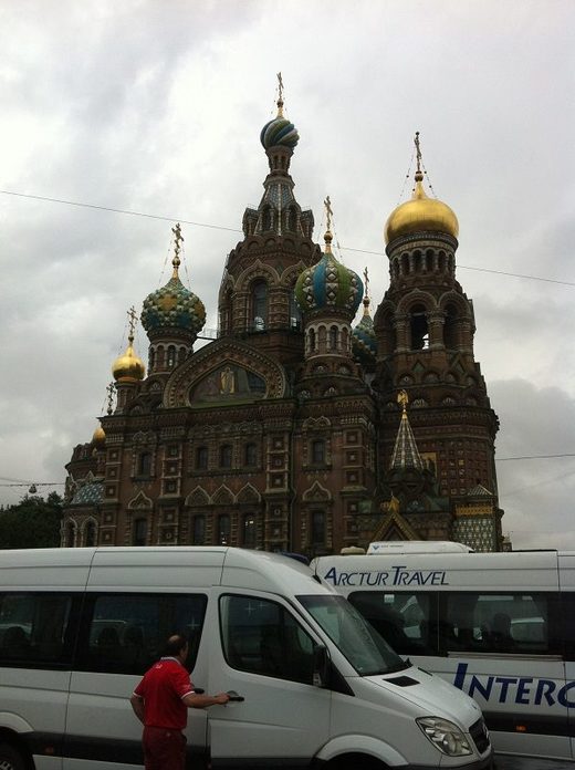 Click to enlarge A busy tourist scene in St. Petersburg, Russia