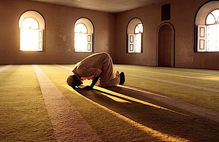 praying muslim