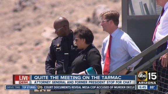 Click to enlarge lynch tarmac obama phoenix