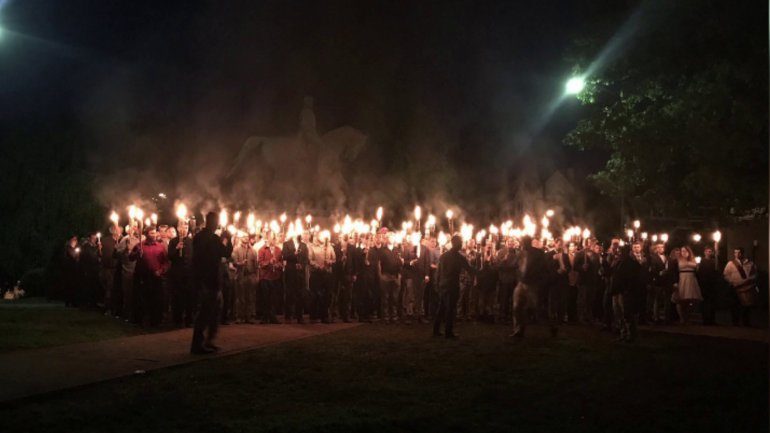 Click to enlarge burning torches Charlottesville rally