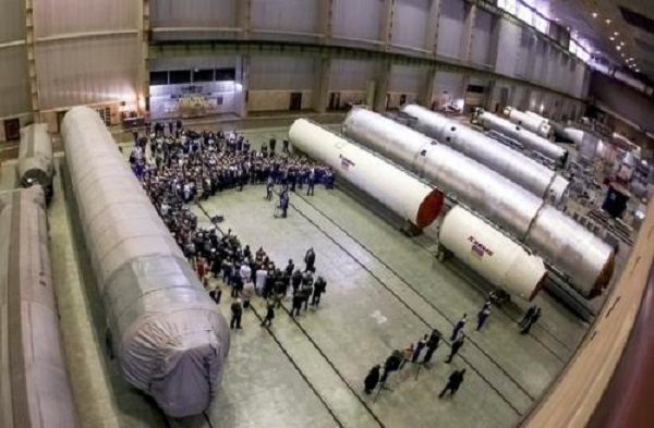 Click to enlarge Ukraine President Poroshenko visiting the Yuzhmash plant in Dnipro