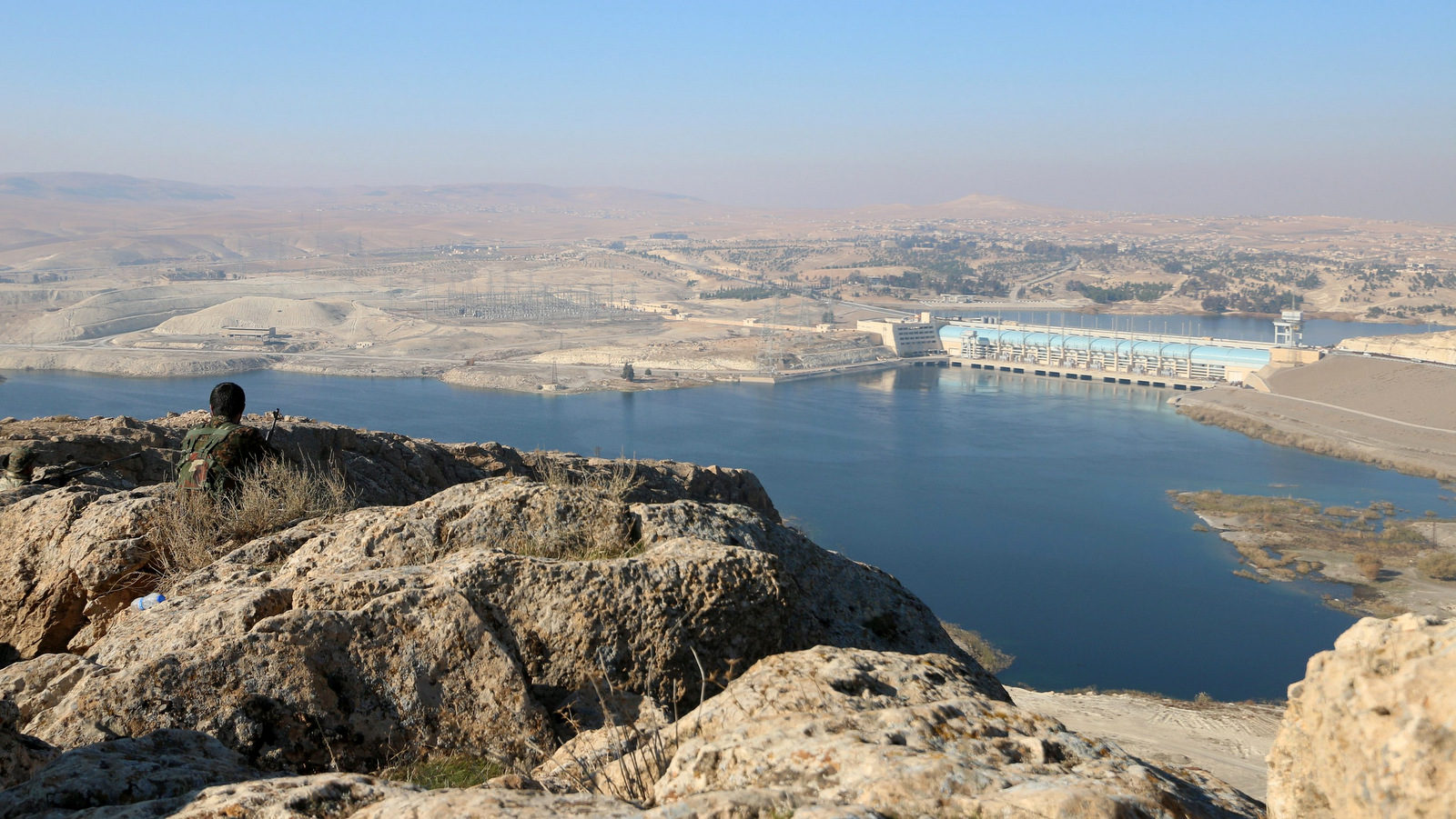 Kurdish Fighters take positions at the top of Mount Annan overlooking the Tishrin dam, after they captured it from ISIS militants