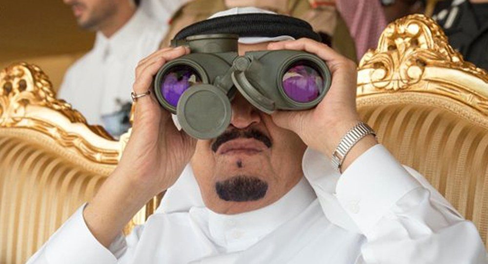 Saudi King looking through binoculars