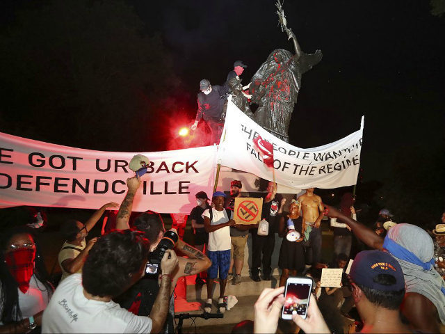Atlanta protesters take down Peace monument