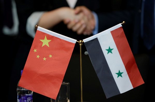Chinese and Syrian businessmen shake hands