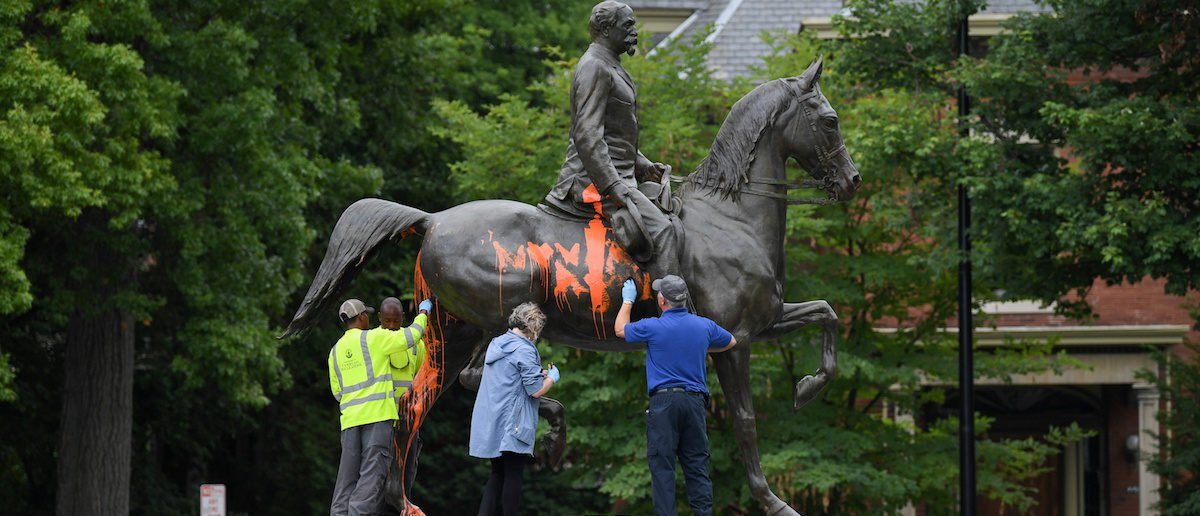 Click to enlarge Robert E. Lee statue
