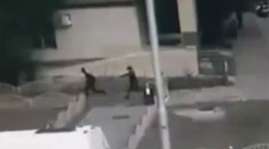 knife attack chase