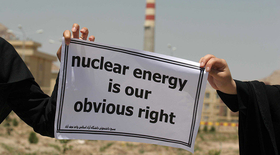 Click to enlarge Iranian women form a human chain, at the Isfahan Uranium Conversion Facility