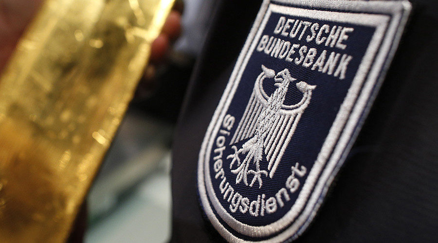 Bundesbank employee handling gold bars