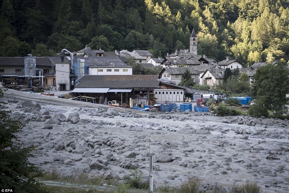 Big clean up: The main road between Stampa and Castasegna is disconnected and the village has been evacuated