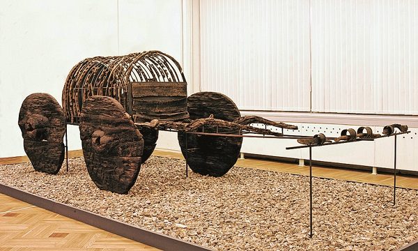 Click to enlarge Armenian chariot