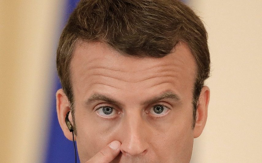 Dječak Macron potrošio je za tri mjeseca 26.000 eura za šminku