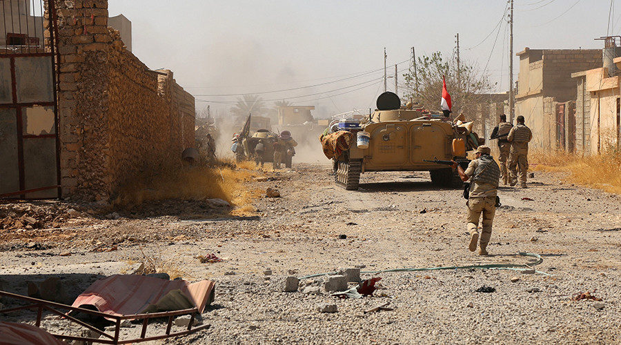 Iraqi army with Shi'ite Popular Mobilization Forces (PMF) gather during fighting with Islamic State militants on the outskirts of Tal Afar