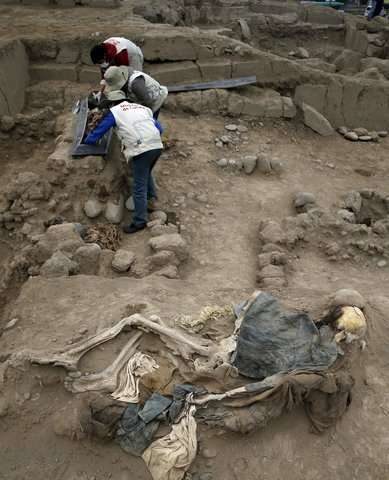 Click to enlarge Archeologists work at the site where 16 tombs belonging to 19th century Chinese immigrants were discovered
