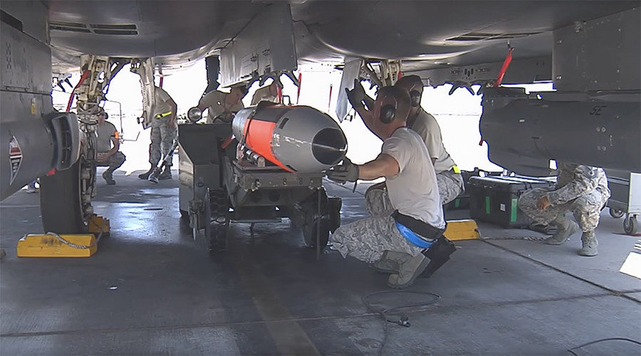 Click to enlarge US pilots loading B61-12 bomb