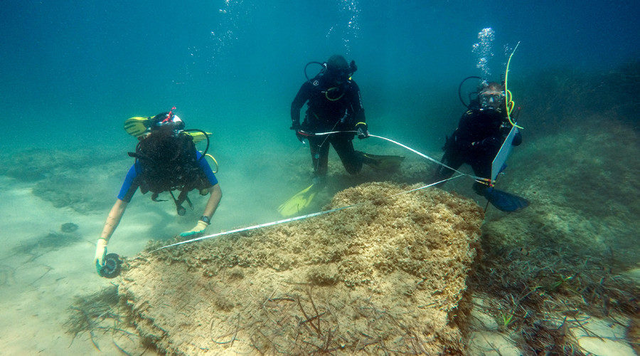 divers inspecting Neapolis