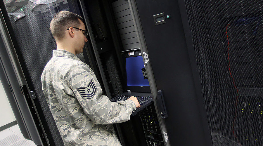 military computer man