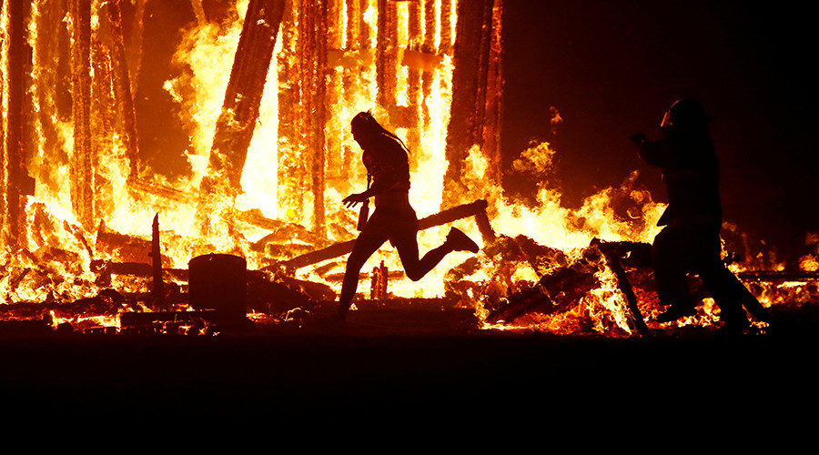 Man burns in fire