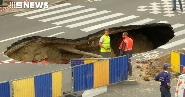 Click to enlarge Sinkhole in Brussels, Belgium