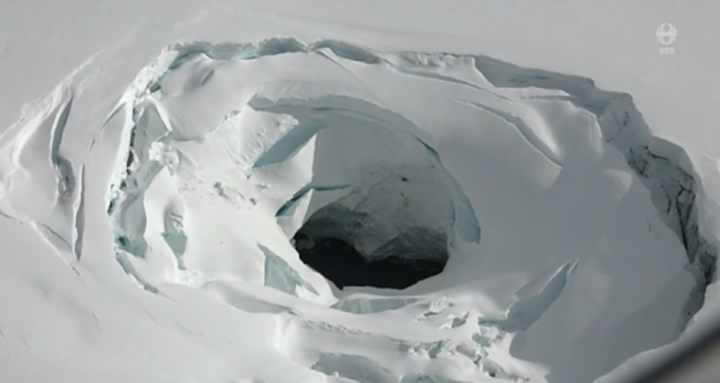 Click to enlarge Hole in Iceland glacier