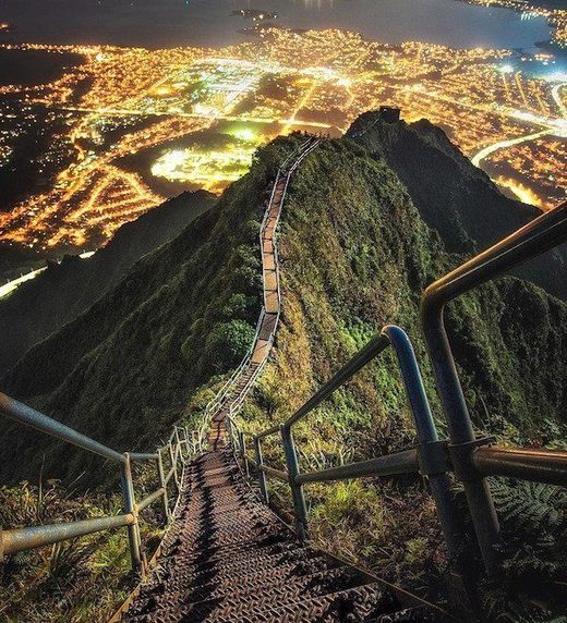 Click to enlarge Haʻikū Stairs