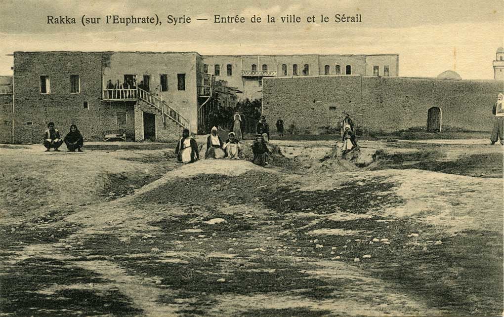 Click to enlarge Entrance to Raqqa. Circa 1910s