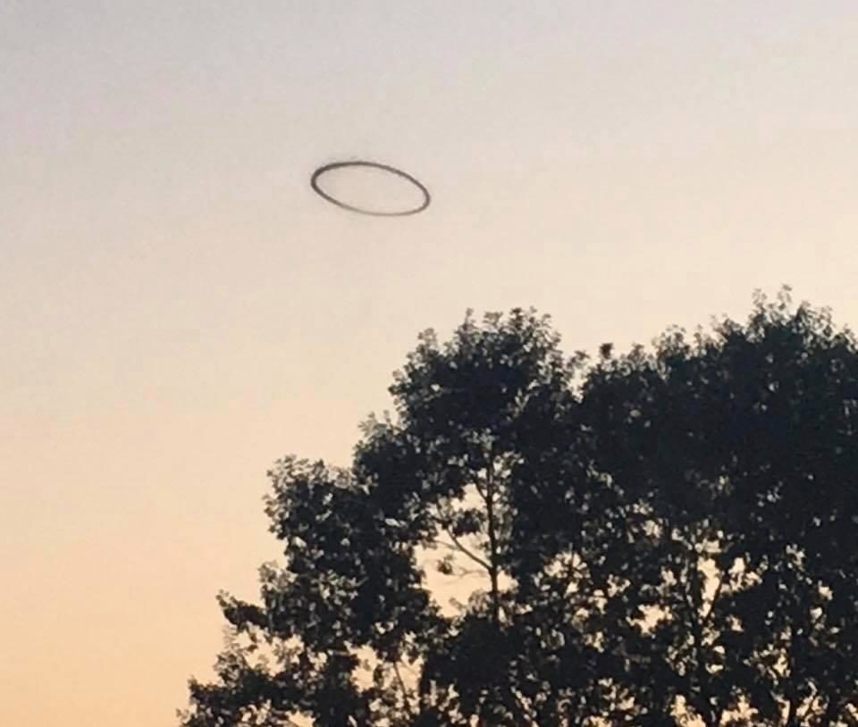 Click to enlarge black smoke ring in Missouri