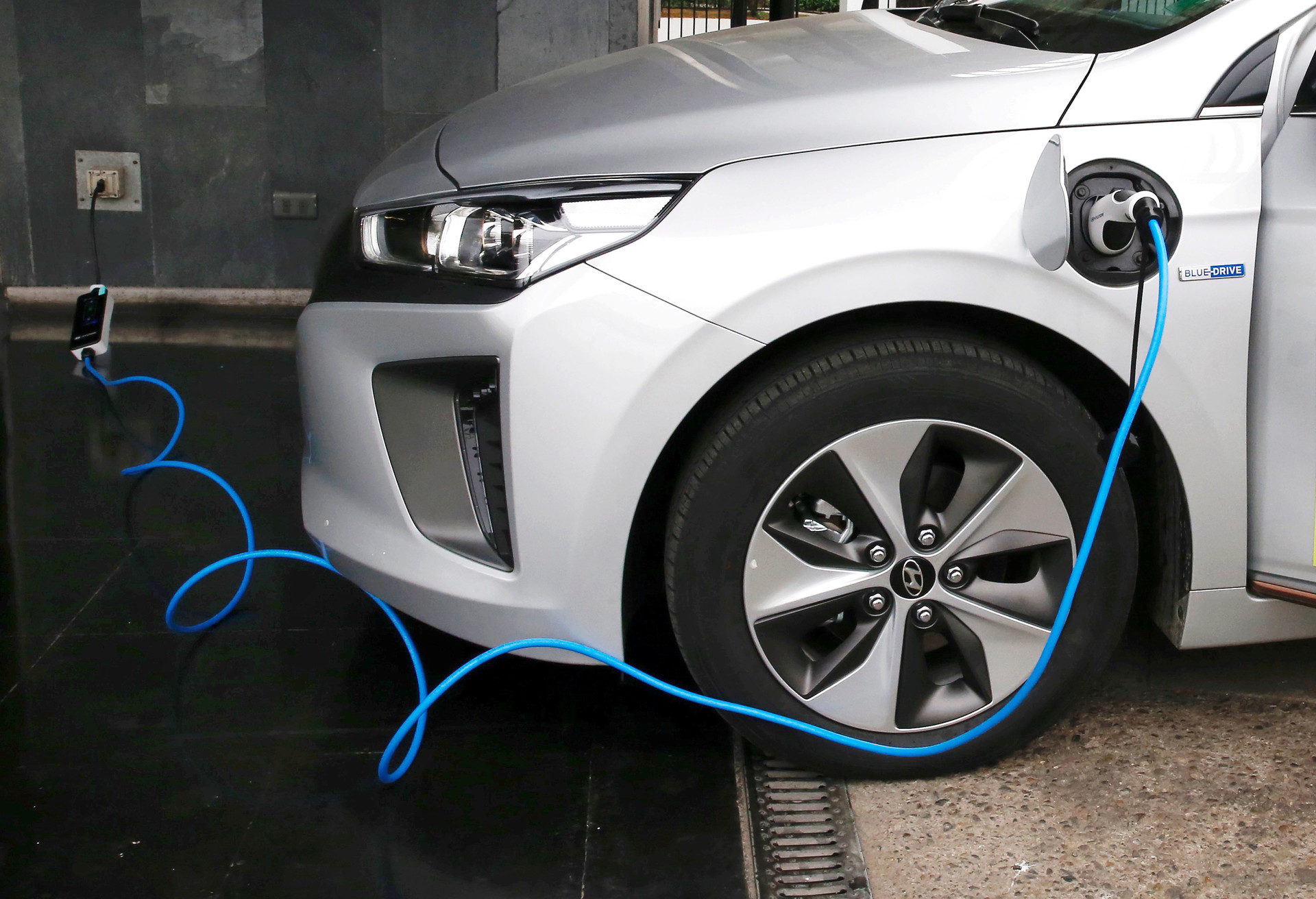 Click to enlarge electric car carro