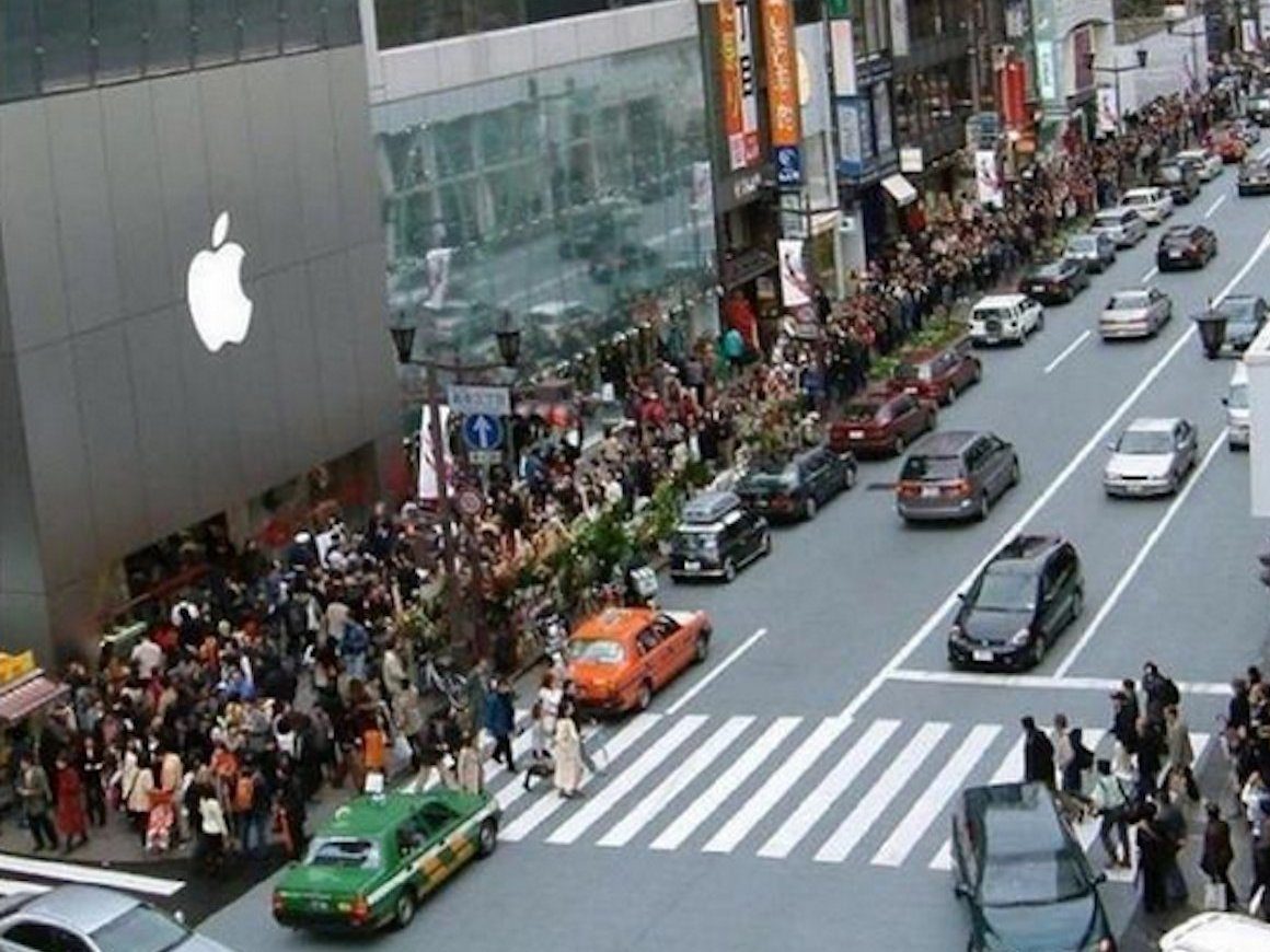 iphone waiting line