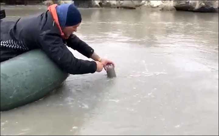 Measuring methane samples from Yamal Peninsula
