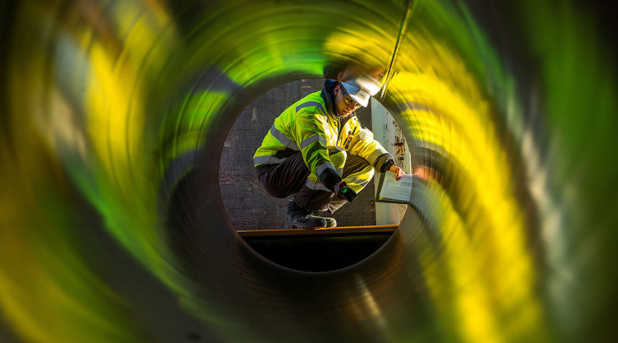 gas pipeline worker