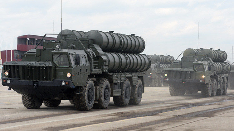 Click to enlarge Sistemas antiaéreos rusos S-400. / Iliya Pitalev / Sputnik