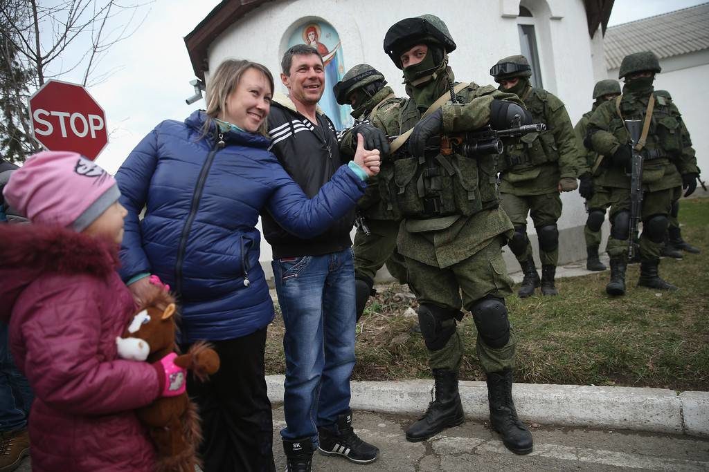 Click to enlarge crimea russian troops