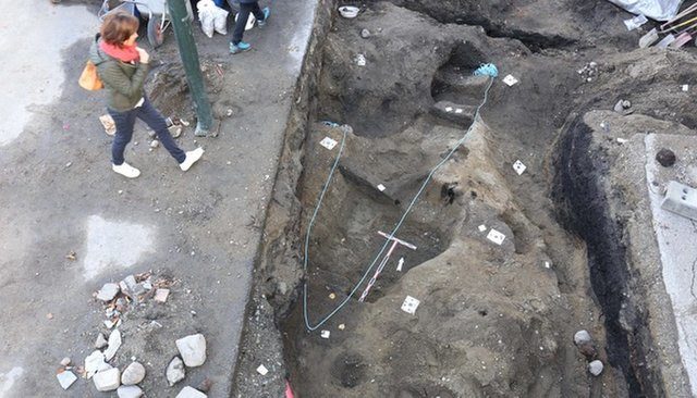 Click to enlarge Viking boat grave