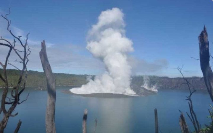Click to enlarge Ambae volcano