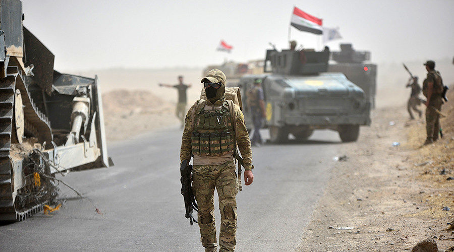 Iraqi rapid response members gather on the outskirts of Shirqat, near Kirkuk