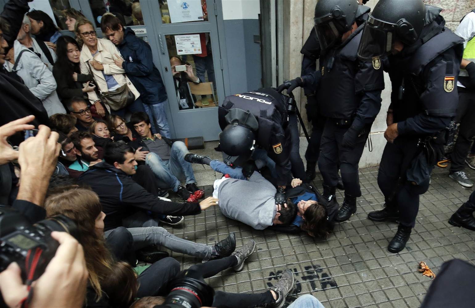 Click to enlarge catalonia police