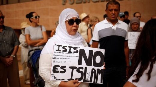 muslim woman protest ISIS