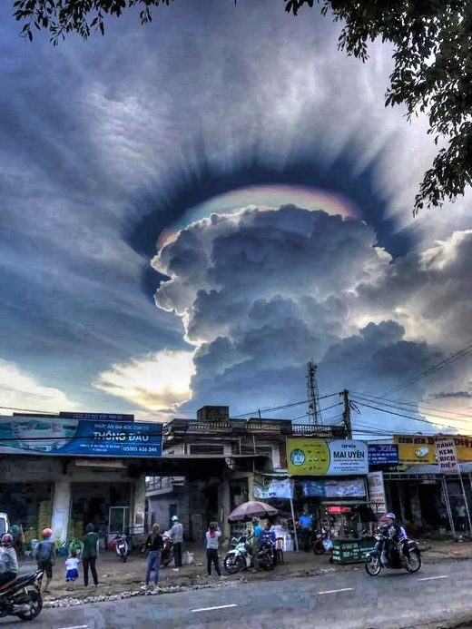 Click to enlarge Strange cloud