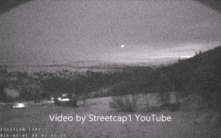 Click to enlarge strange lights norway