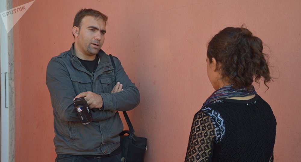 Click to enlarge Yazidi girl