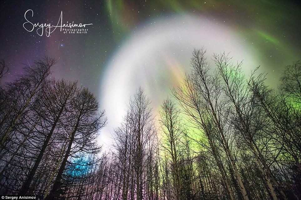 Click to enlarge glowing light russia