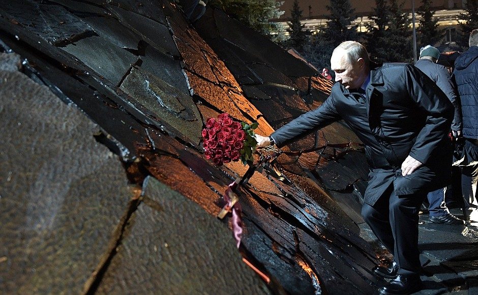 Putin and Wall of Sorrow