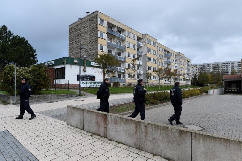 Click to enlarge German police