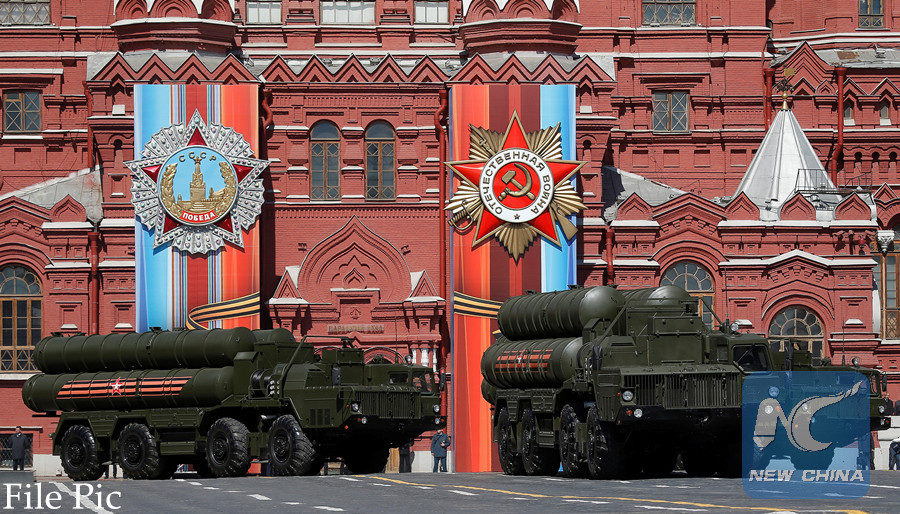 Russian army S-400 medium-range and long-range surface-to-air missile system rehearse before the World War II anniversary in Moscow, May 7, 2017.
