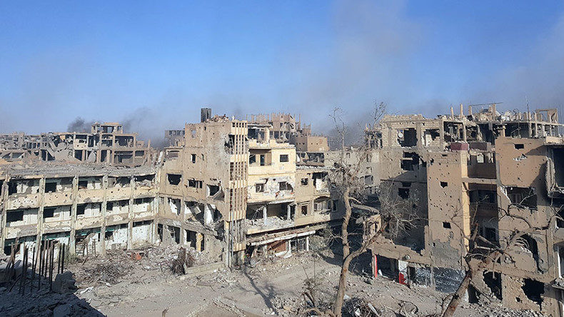 Smoke billows over Deir ez-Zor