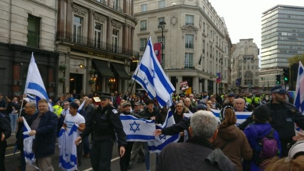 Click to enlarge Pro-Israel demonstrators